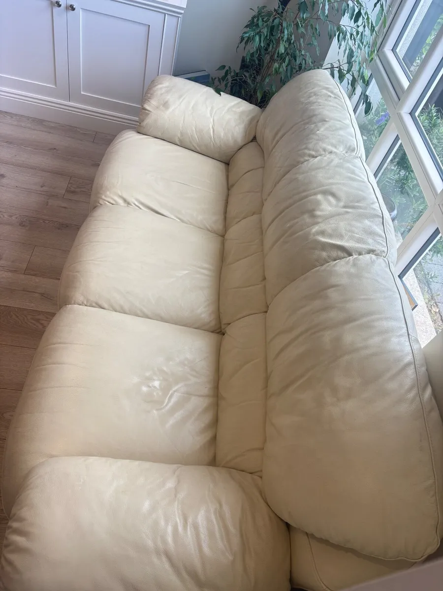 Couch - Image 4