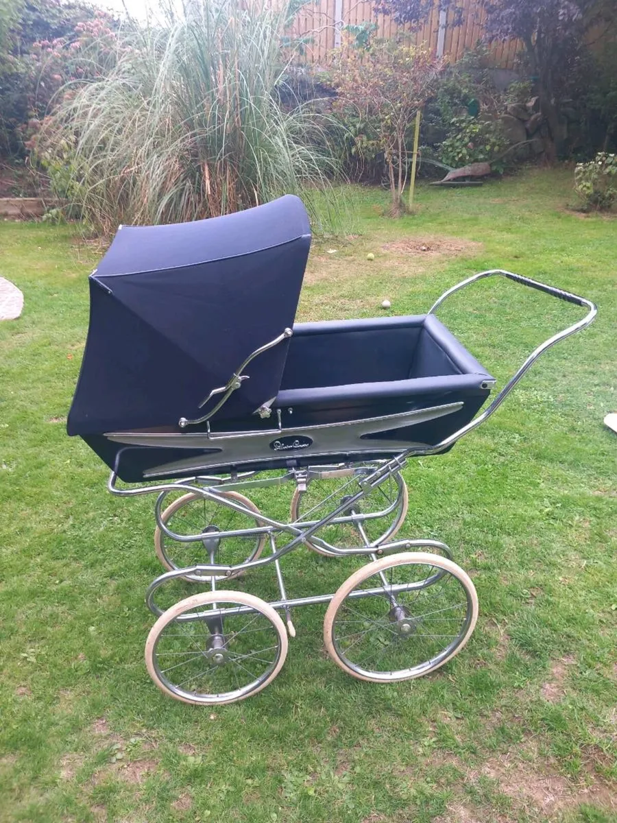 Vintage 1970s Silver Cross pram design classic D18 - Image 1