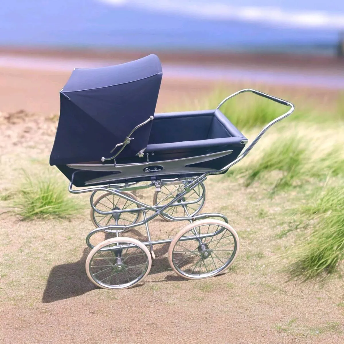 Vintage 1970s Silver Cross pram design classic D18 - Image 2