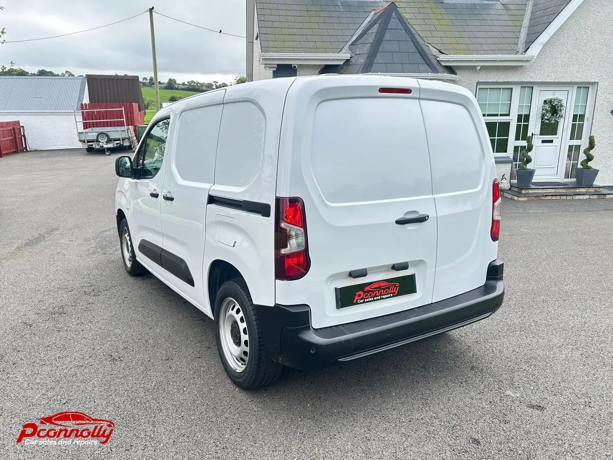 2023 Peugeot Partner Pro Premium+ BHDi - Image 3