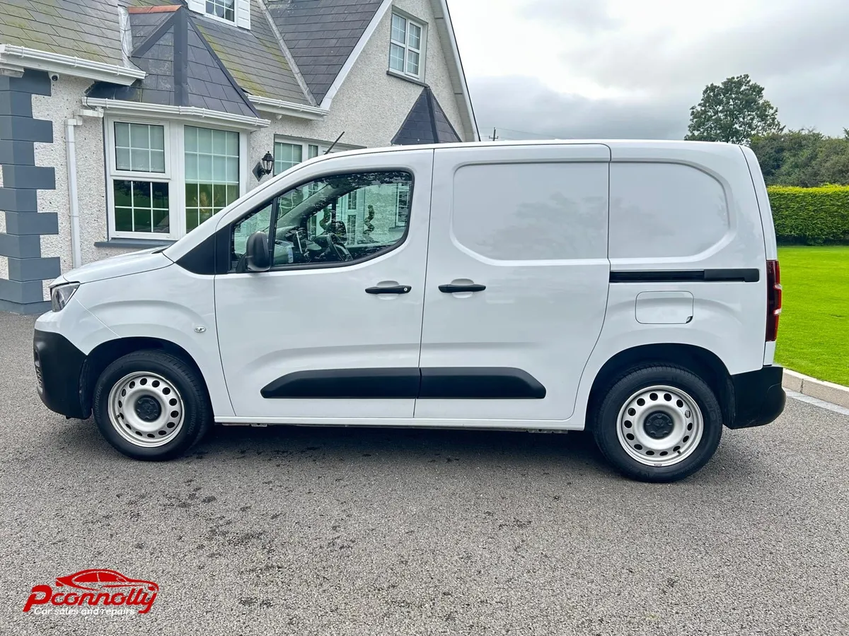 2023 Peugeot Partner Pro Premium+ BHDi - Image 2