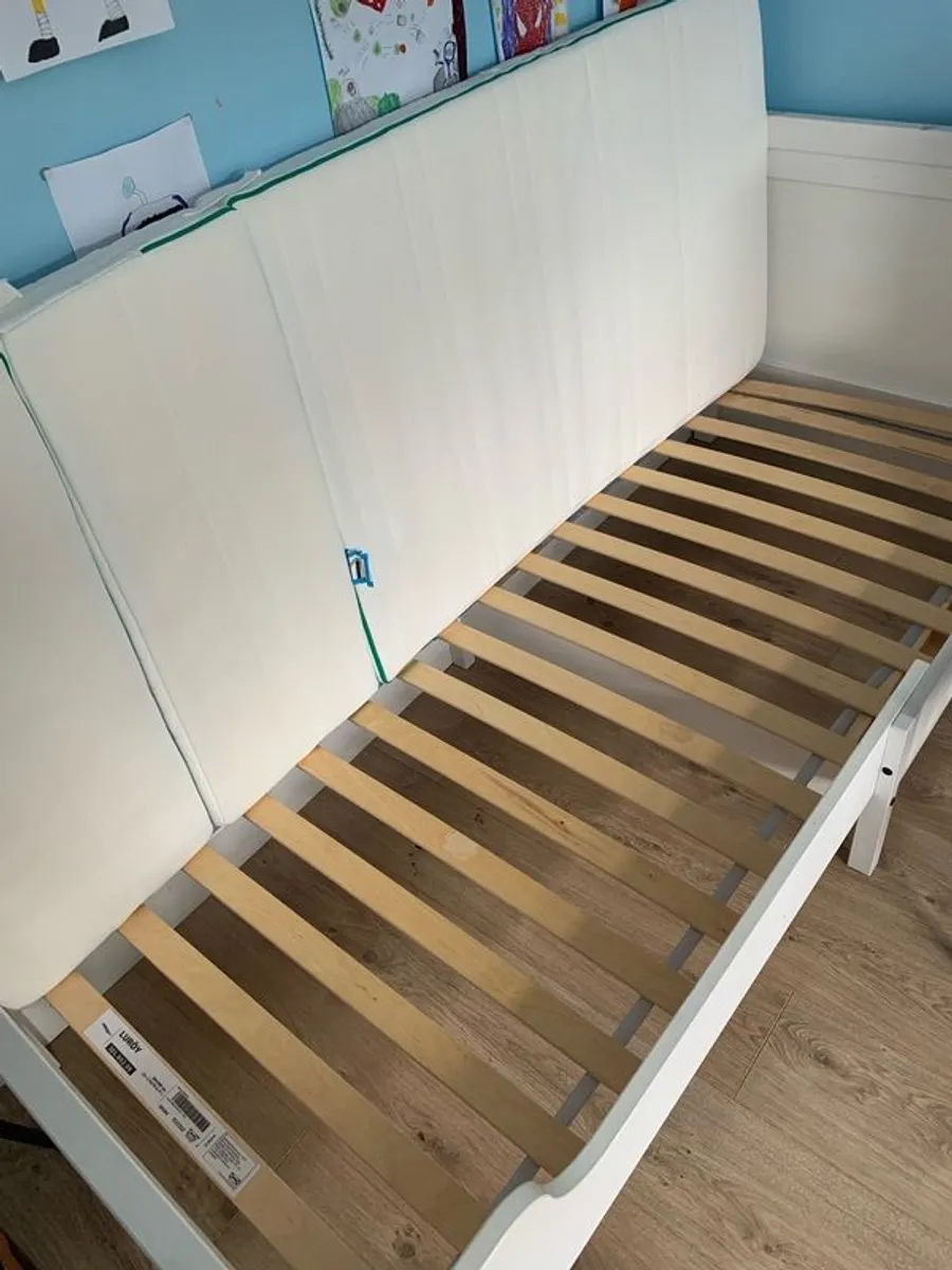 Extendable kids bed with extendable mattress IKEA - Image 1