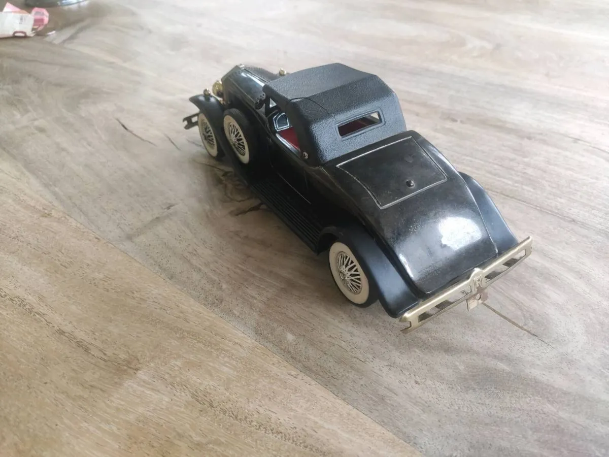 Vintage Rolls-Royce Model Car with Working Radio - Image 2