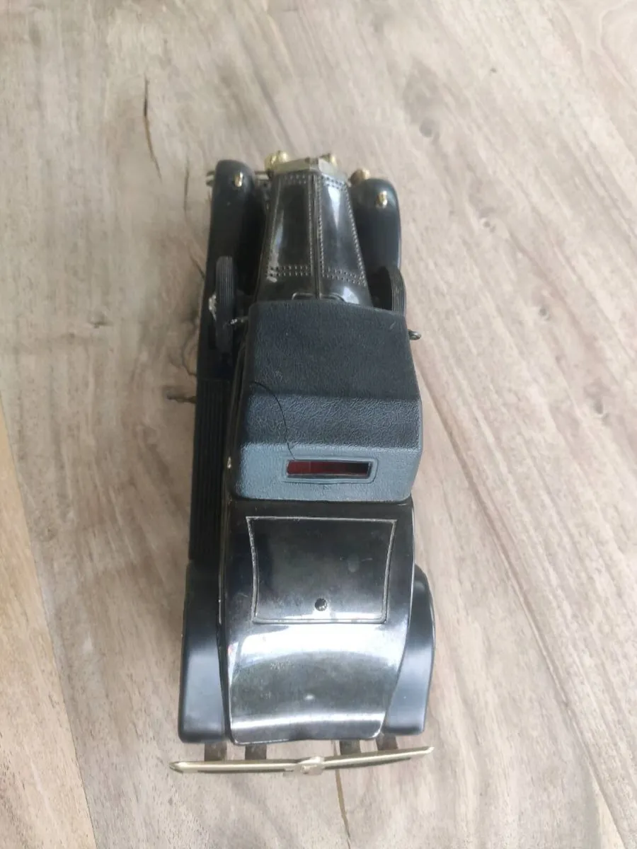 Vintage Rolls-Royce Model Car with Working Radio - Image 3