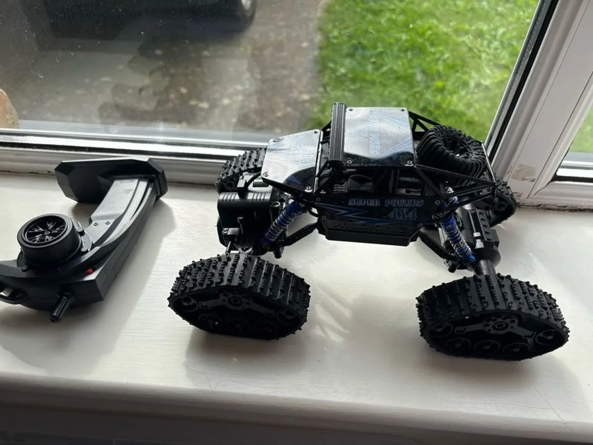 Remote Control 4x4 Off-Road RC Buggy - Image 1