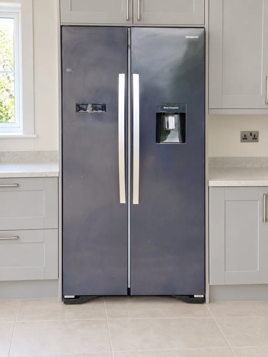 Kenwood American-Style Fridge Freezer – Total No F - Image 1