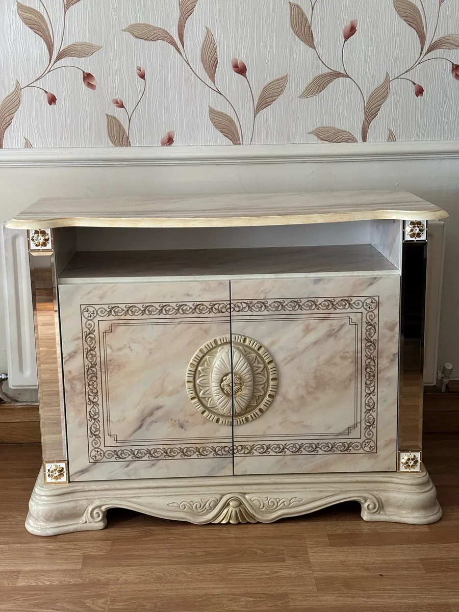 Dining room cabinets - Image 4