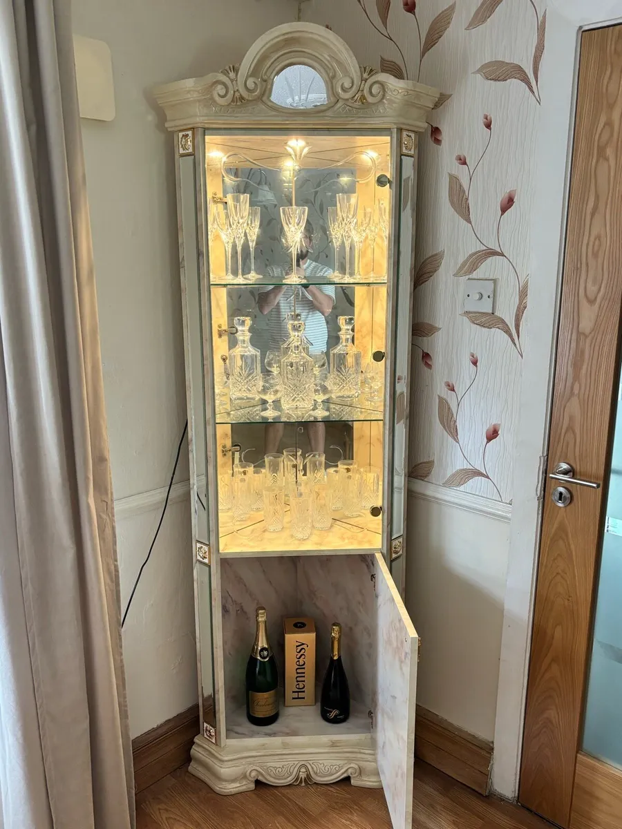 Dining room cabinets - Image 1