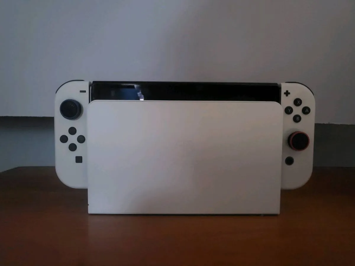 Nintendo Switch Oled (White) - Image 2