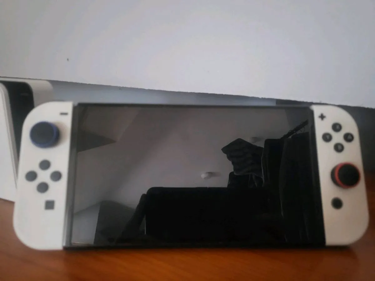 Nintendo Switch Oled (White) - Image 3