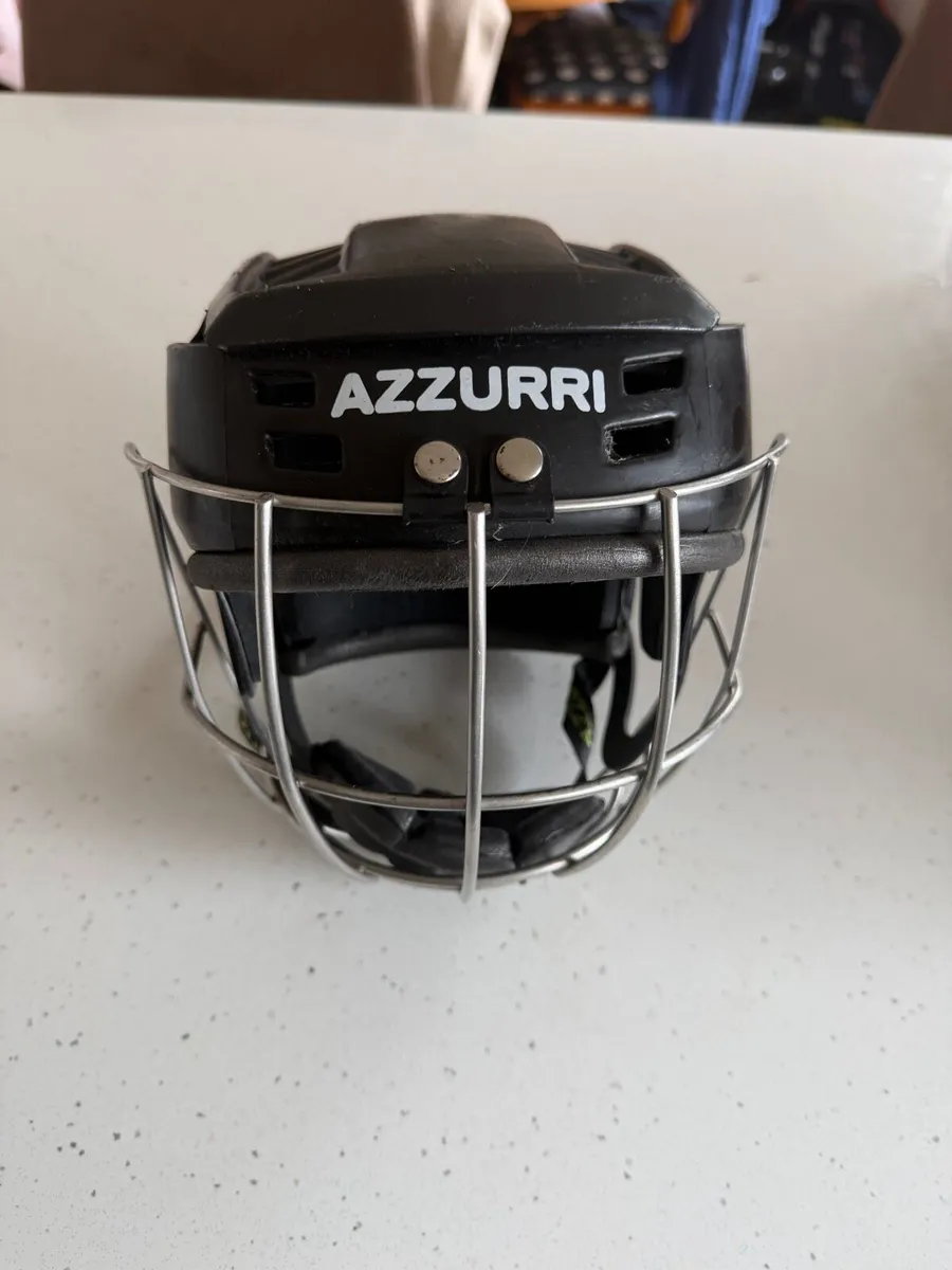 Azzurri Hurling Helmet - Image 3