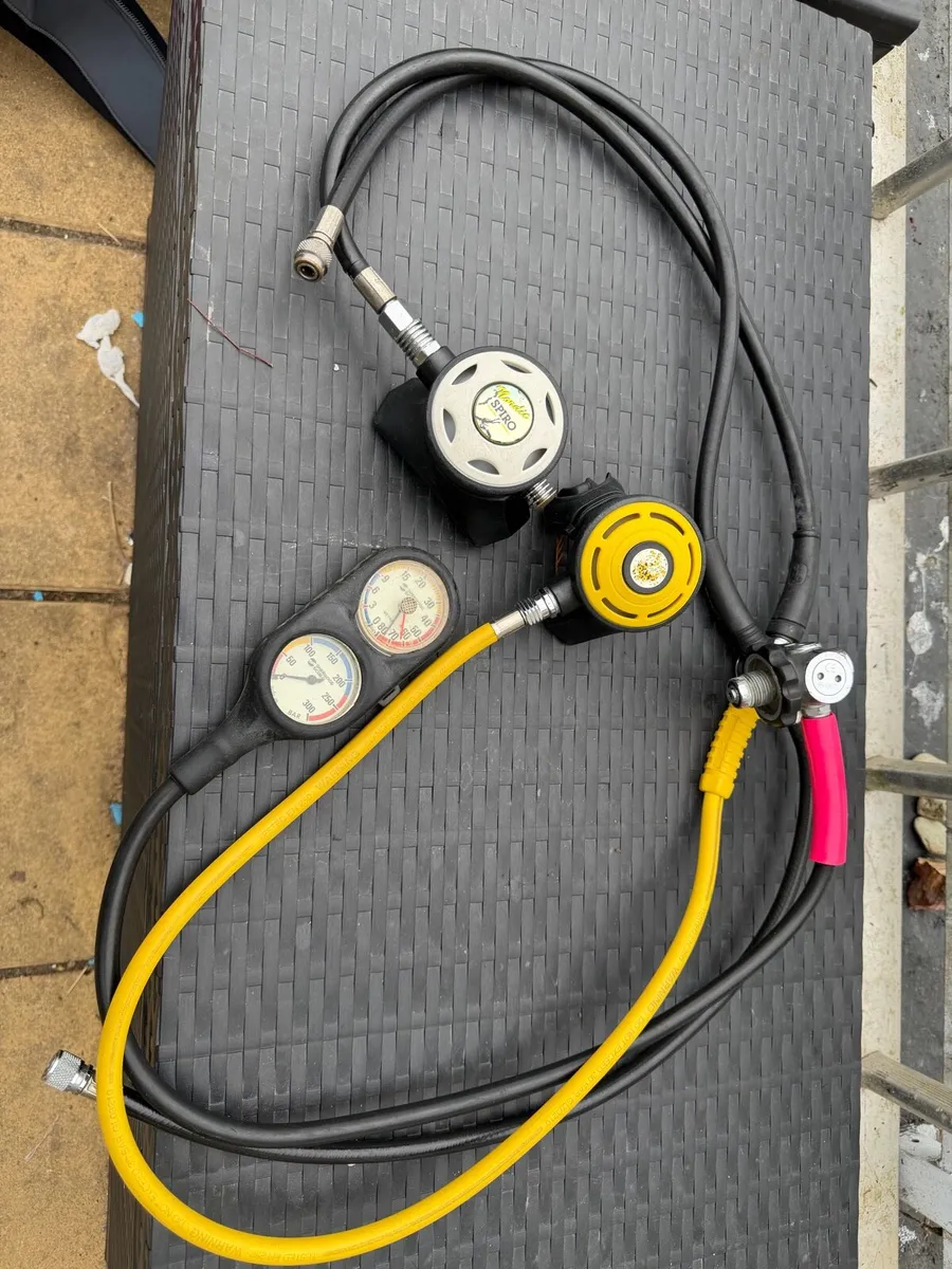 Scuba regulator set - Image 1