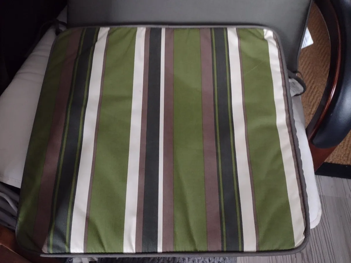 New unused full length chair or bench cushion - Image 3
