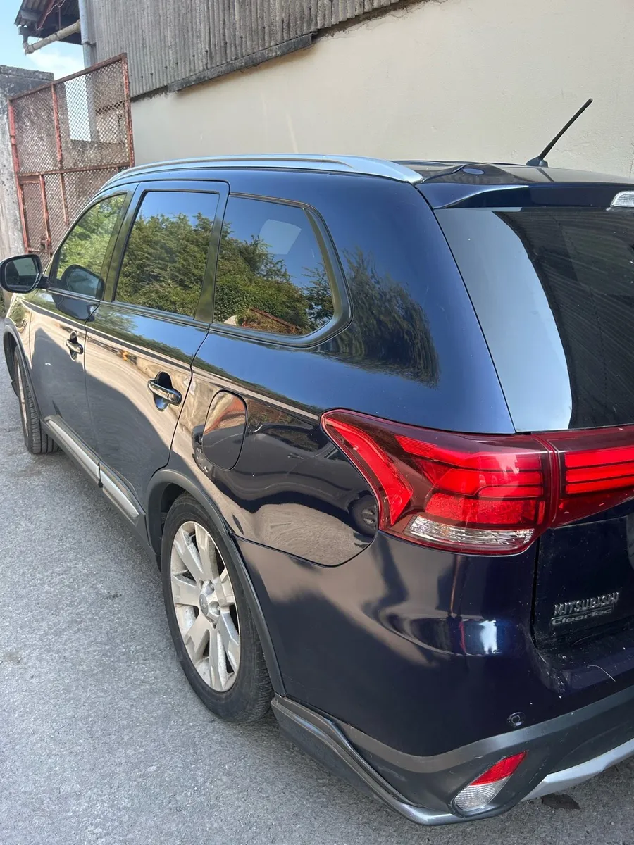 Mitsubishi Outlander - Image 2