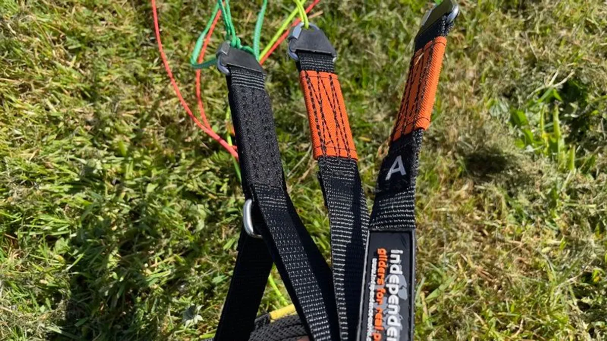 Independence Pioneer M paraglider + Independence Logo! Pro harness (with reserve chute) sold as a set - Image 2