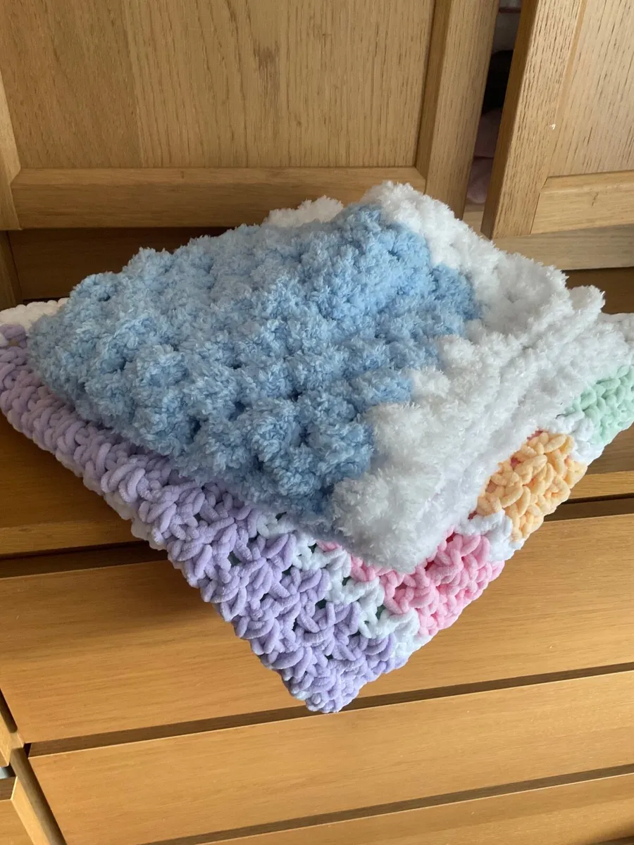 2 Baby blankets - Image 1