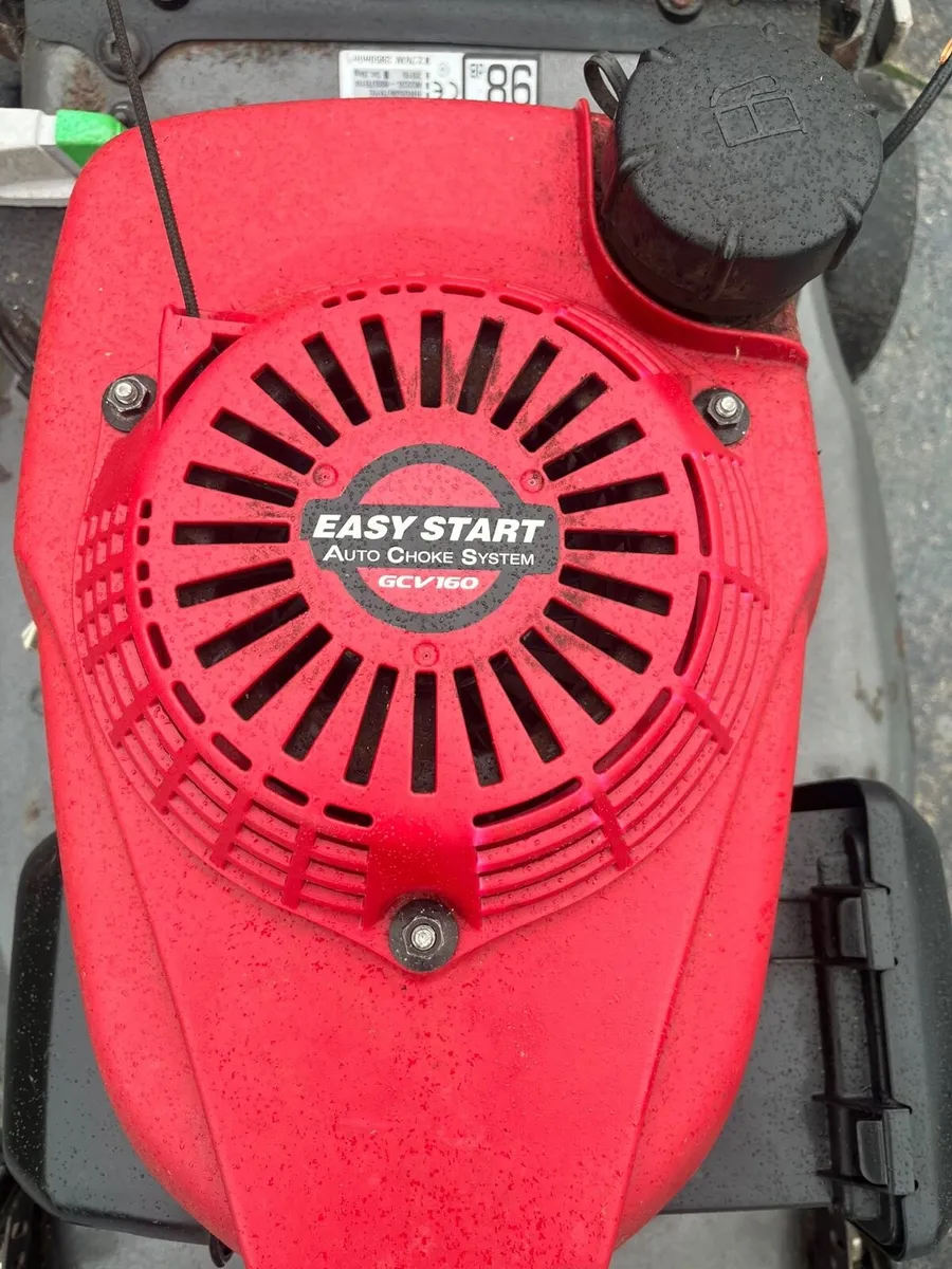 Honda self drive lawnmower - Image 2