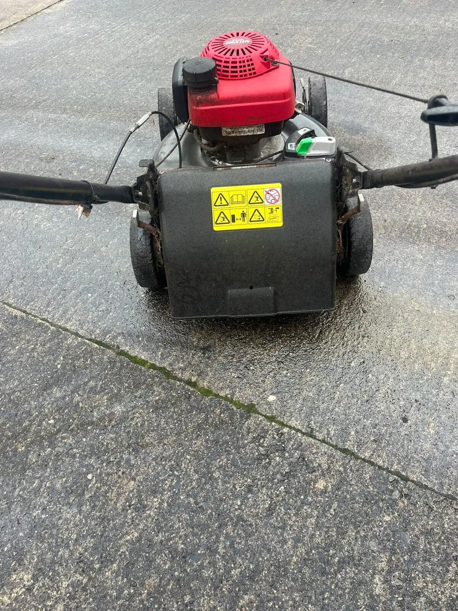 Honda self drive lawnmower - Image 3