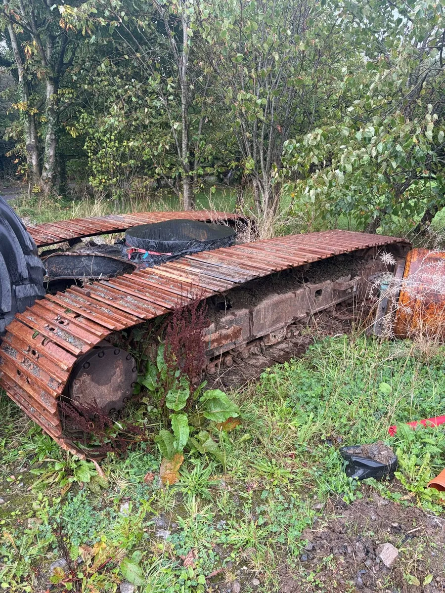 Zaxis 130-6 undercarriage - Image 1