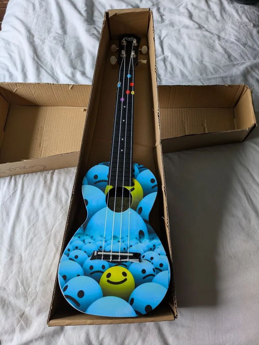 Ukulele for sale - Image 2