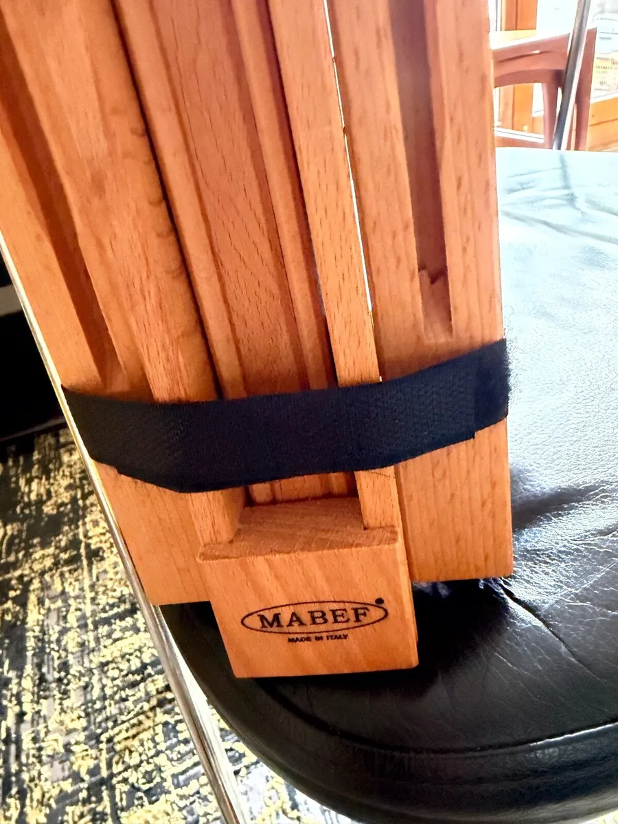 Mabef field easel - Image 1