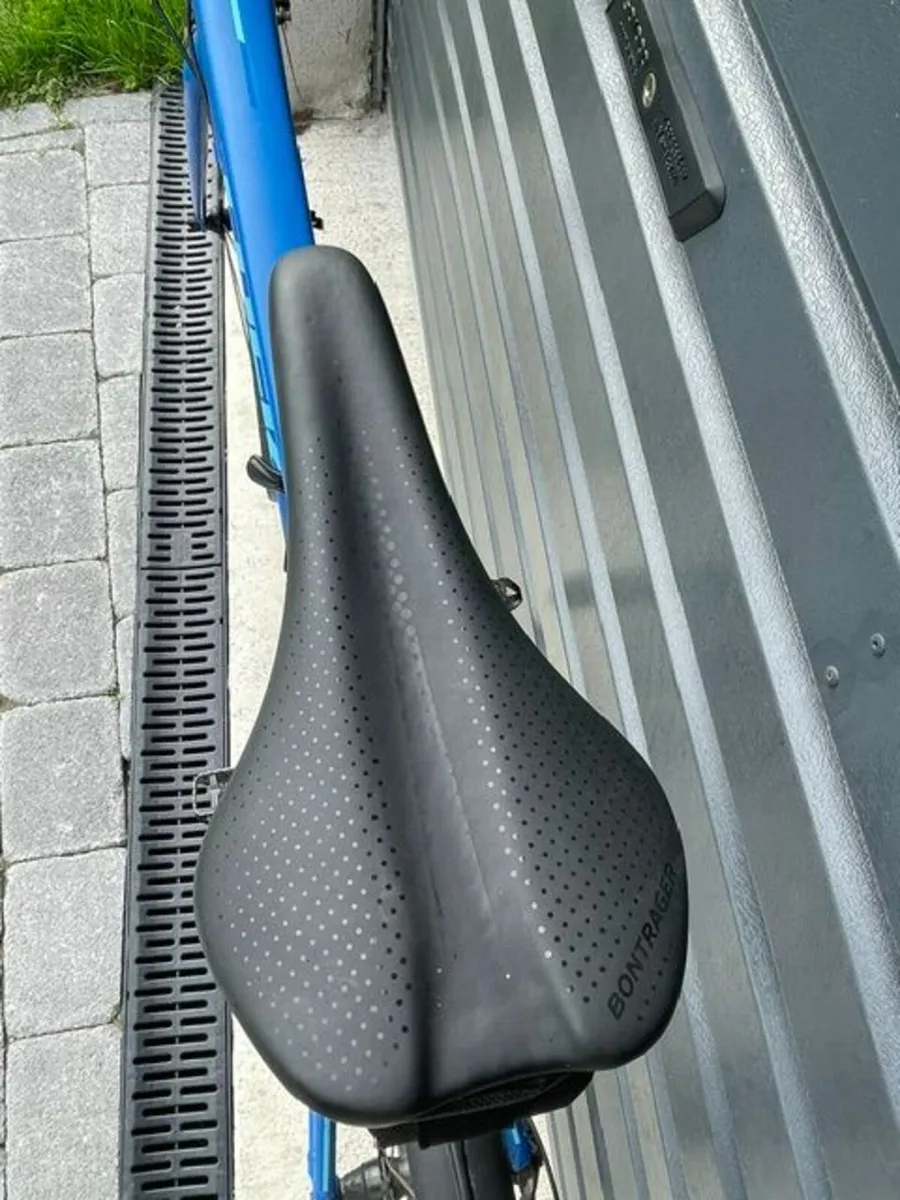 TREK  Domane AL2 047 RD - Image 2