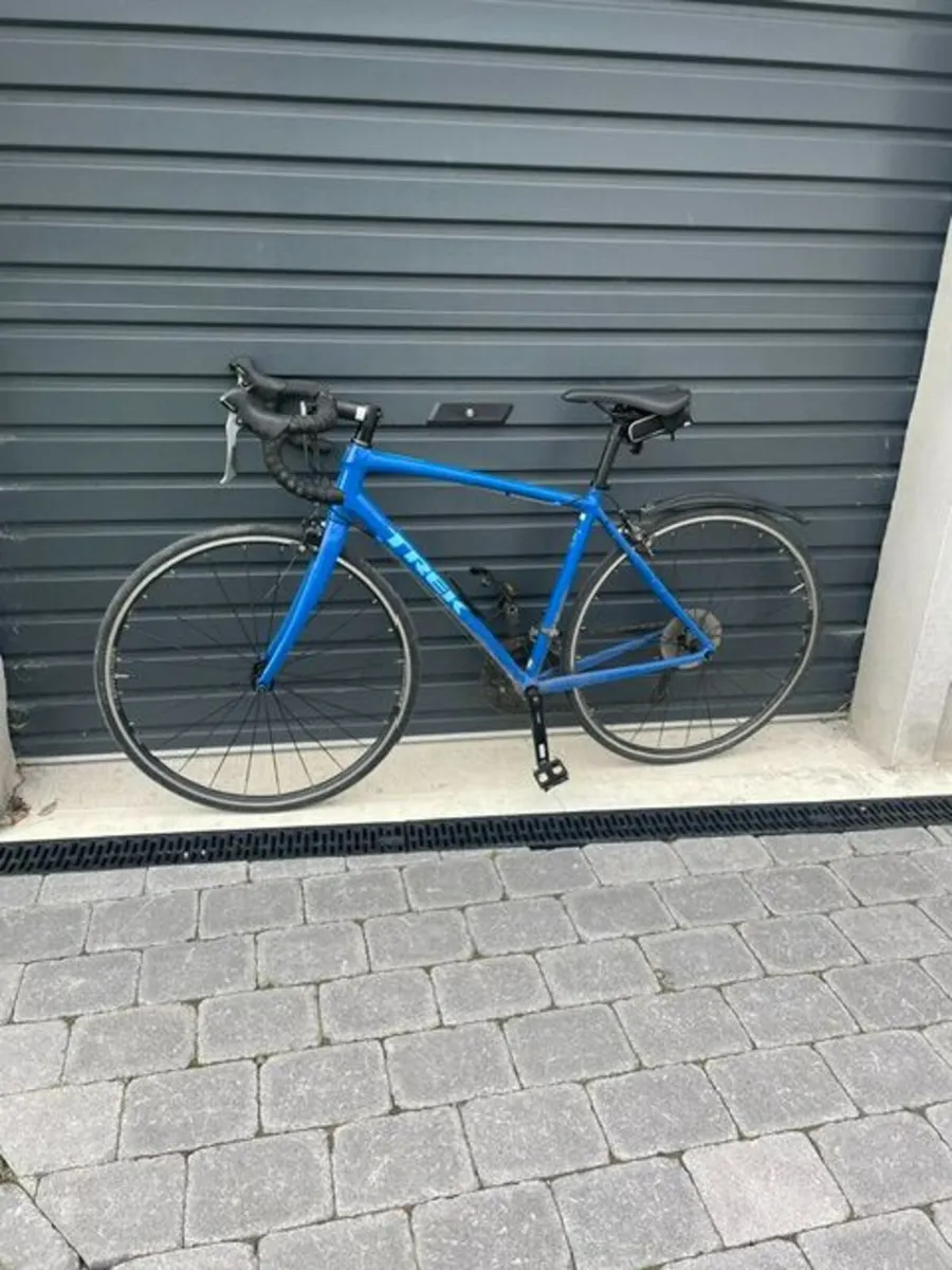 TREK  Domane AL2 047 RD - Image 1