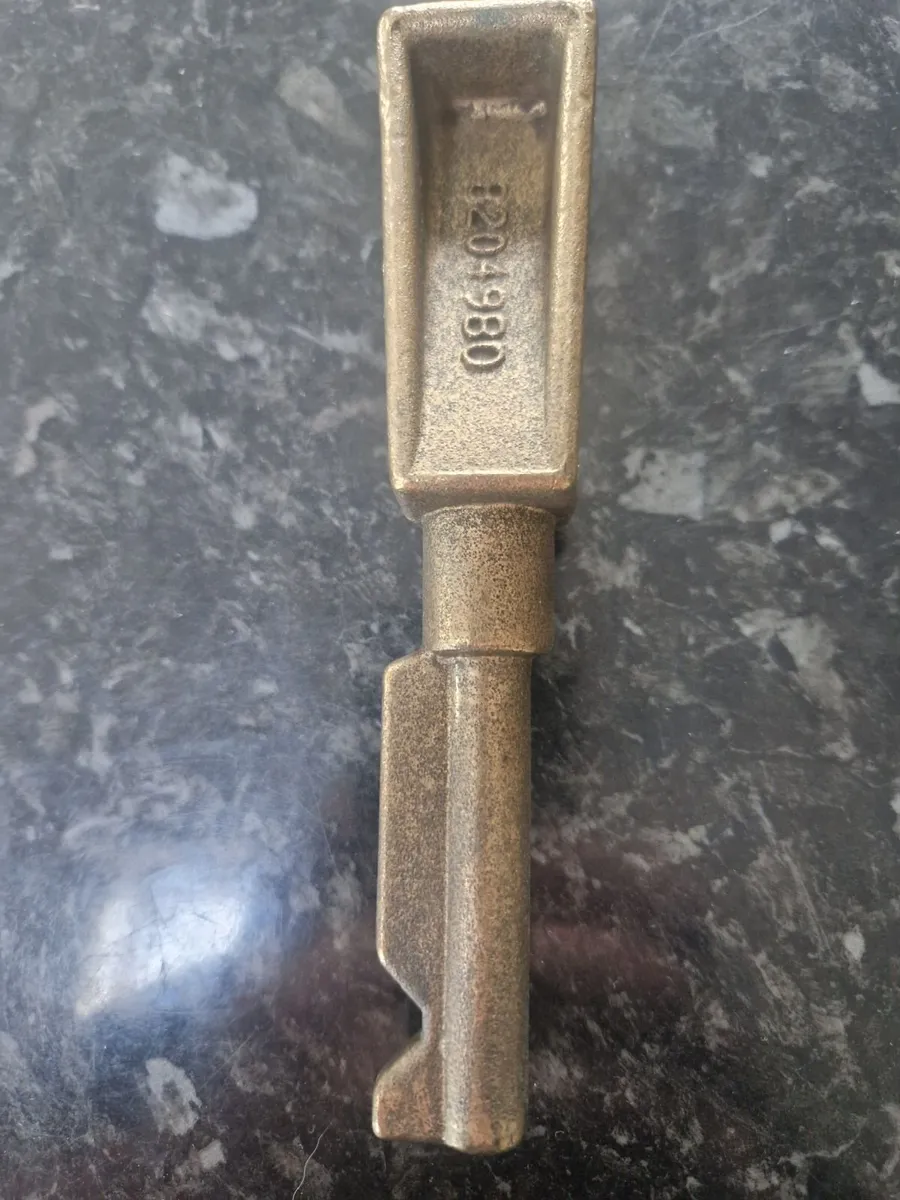 Train forward/reverse key - Image 1
