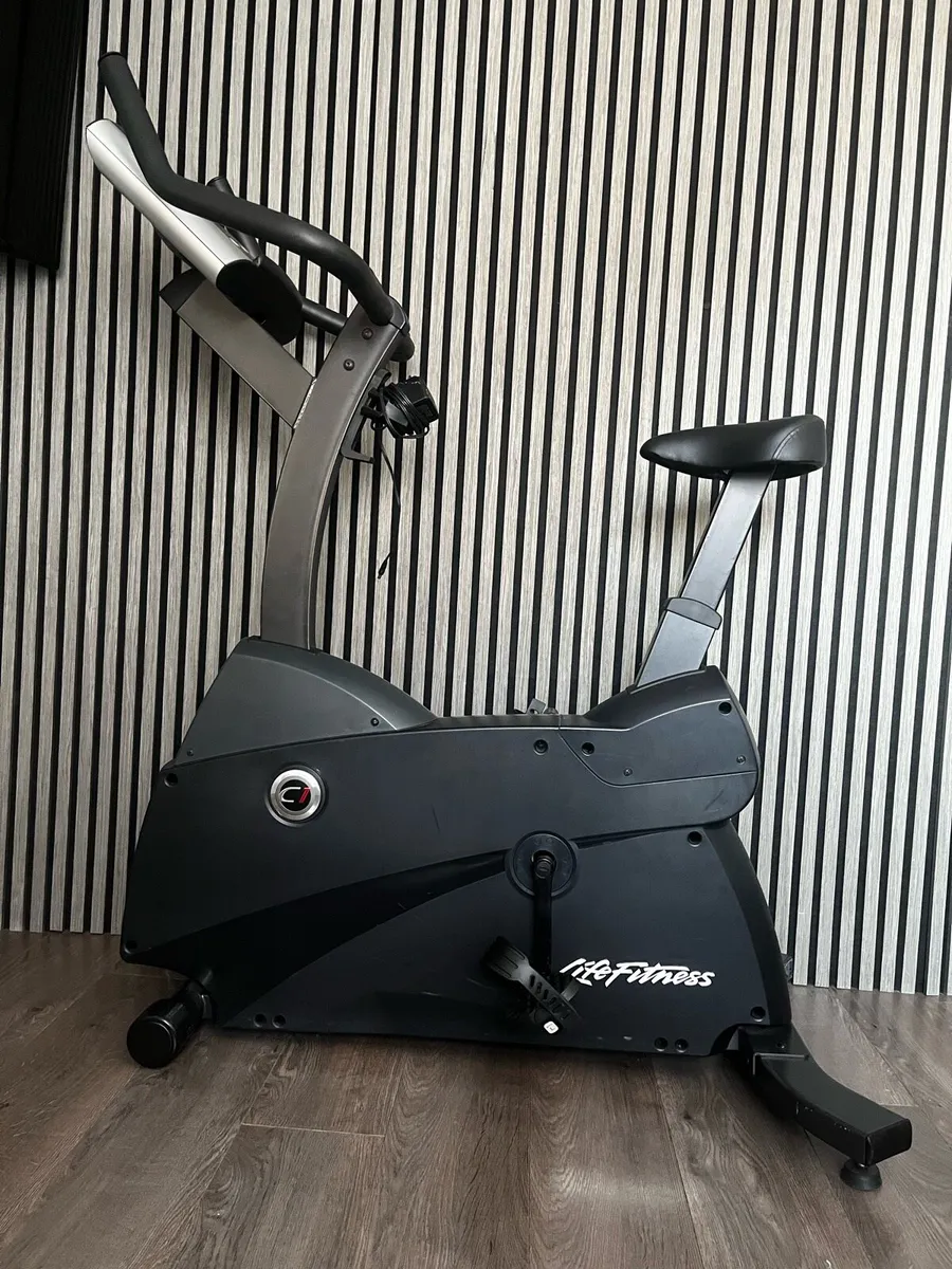 Life fitness c1 exercise bike - Image 1