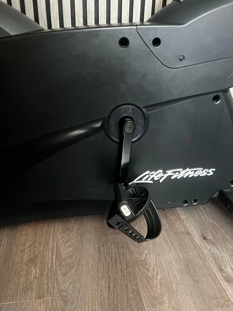 Life fitness c1 exercise bike - Image 4