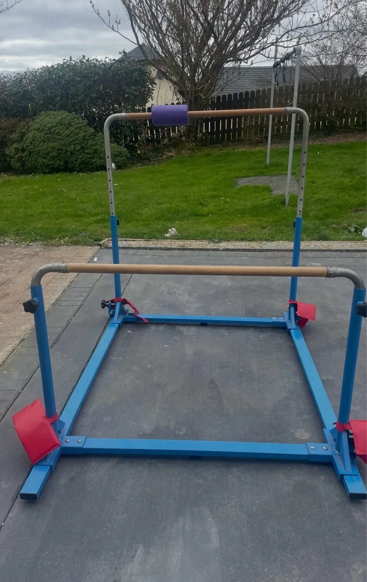 Gymnastics bars - Image 1