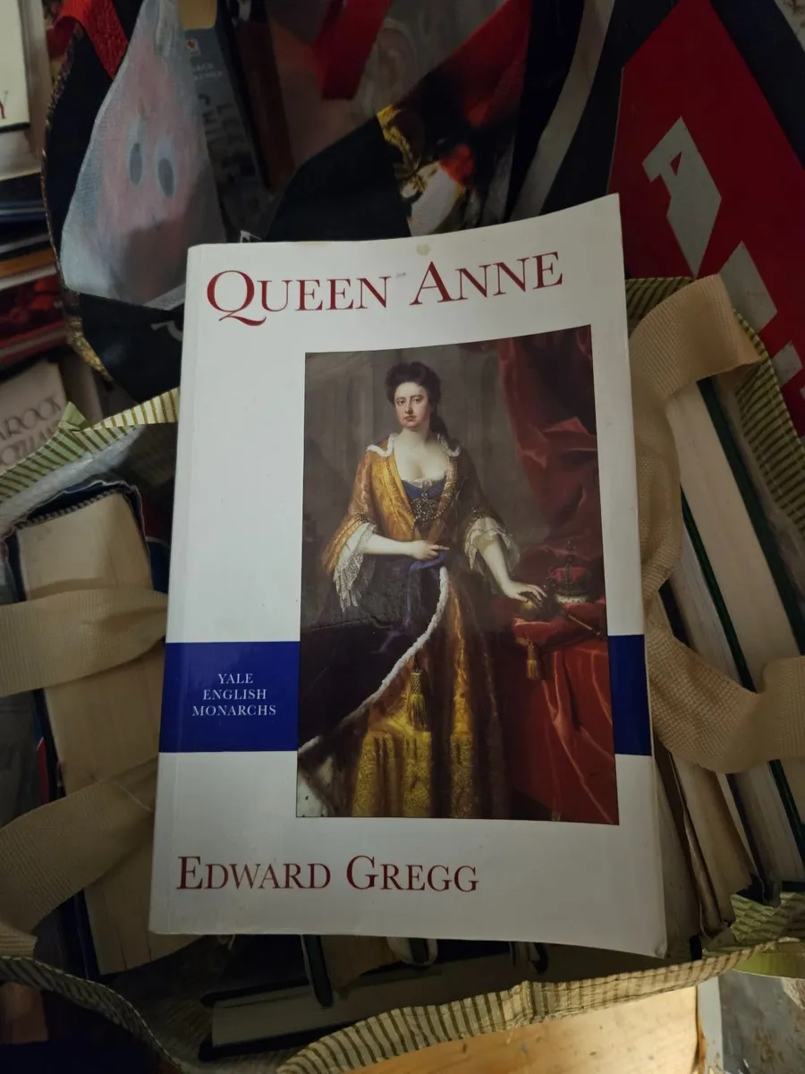 Book Queen Anne