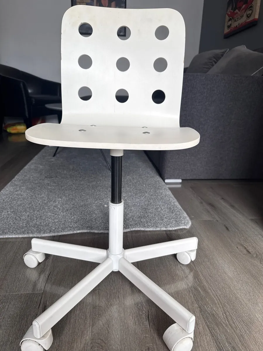 Office chair - Image 1