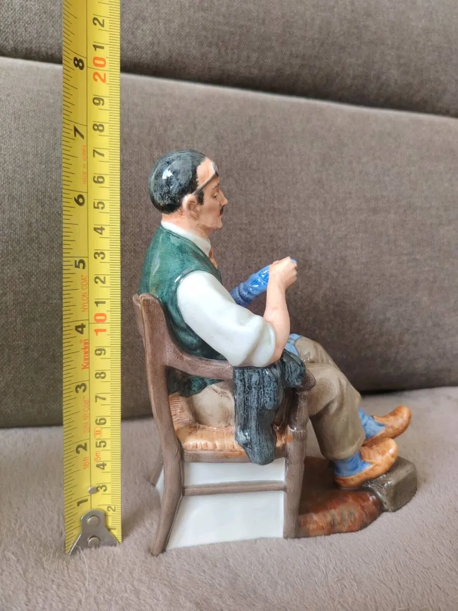 Royal Doulton THE BACHELOR HN2319 - Image 3