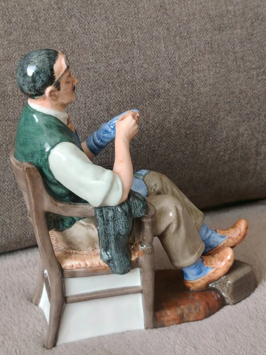 Royal Doulton THE BACHELOR HN2319 - Image 2