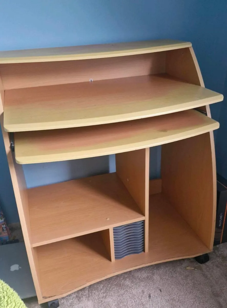 Computer desk - Image 2