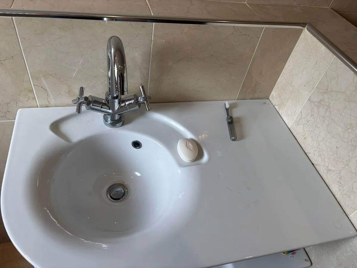 Nk porcelanosa sink with side table & under shelf - Image 2