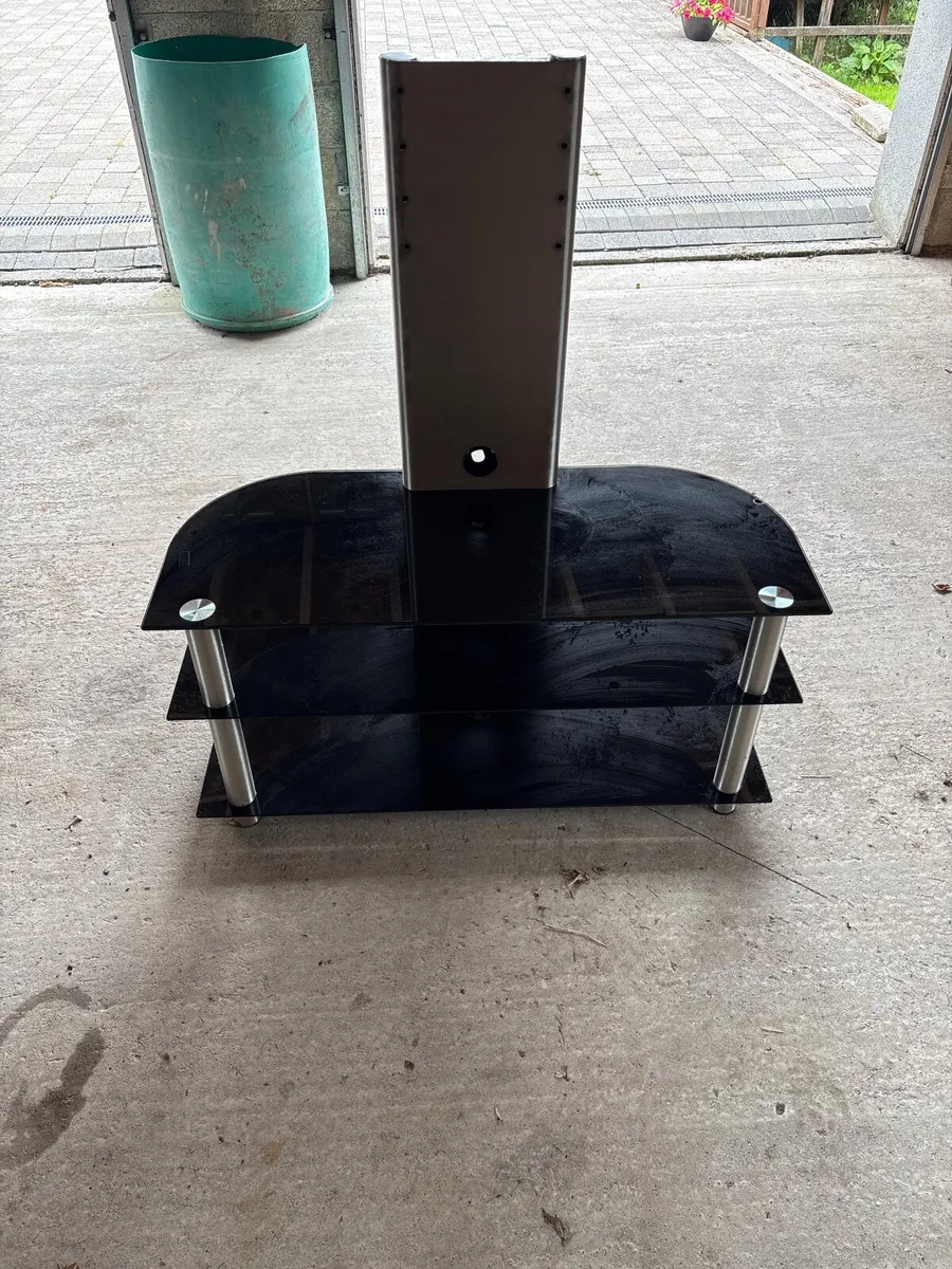 TV stand - Image 1