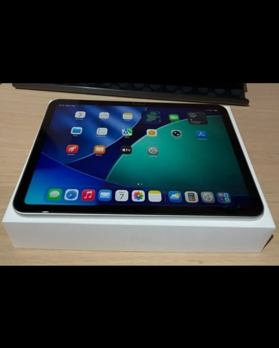 New Apple  iPad 10.9" 10th Gen 256GB WiFi - Image 2