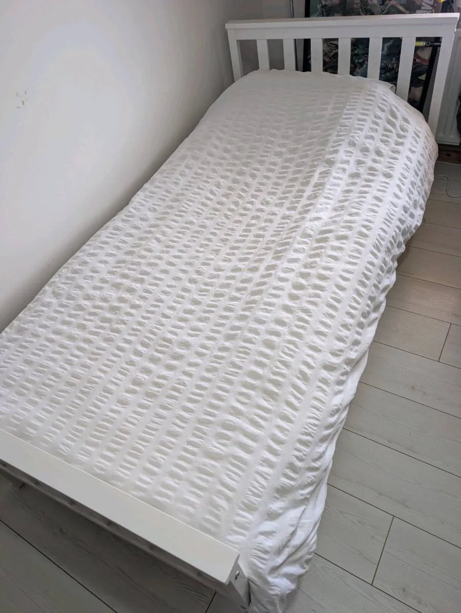 Single Bed In White Pine Wooden

(with mattress) - Image 1