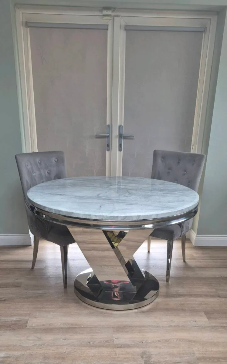 DINNING TABLE and 4 CHAIRS - Image 1