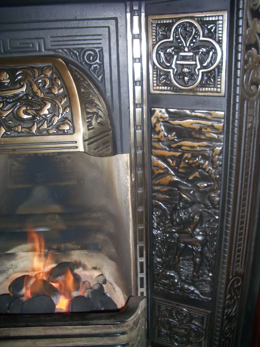 Solid Mahogany Fireplace & Decorative Metal Inset - Image 3