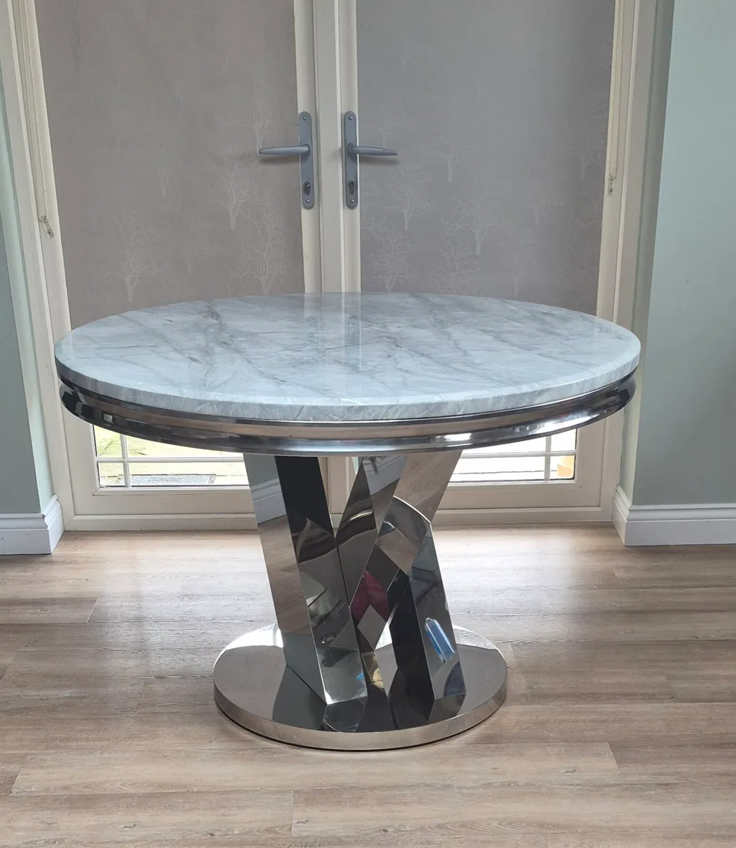 DINNING TABLE and 4 CHAIRS - Image 4