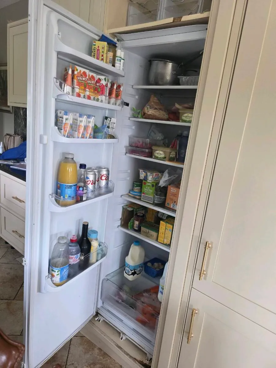 Hotpoint intergrated fridge - Image 2