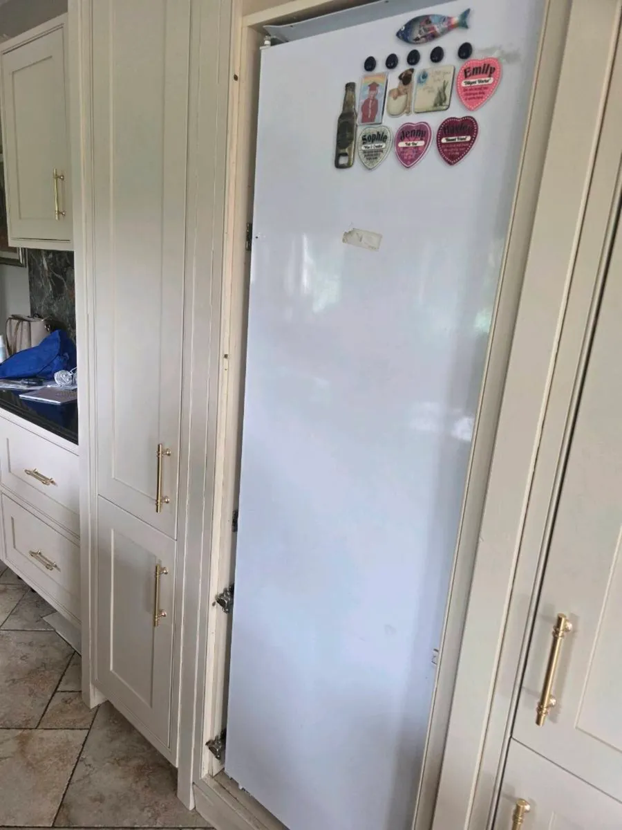 Hotpoint intergrated fridge - Image 1