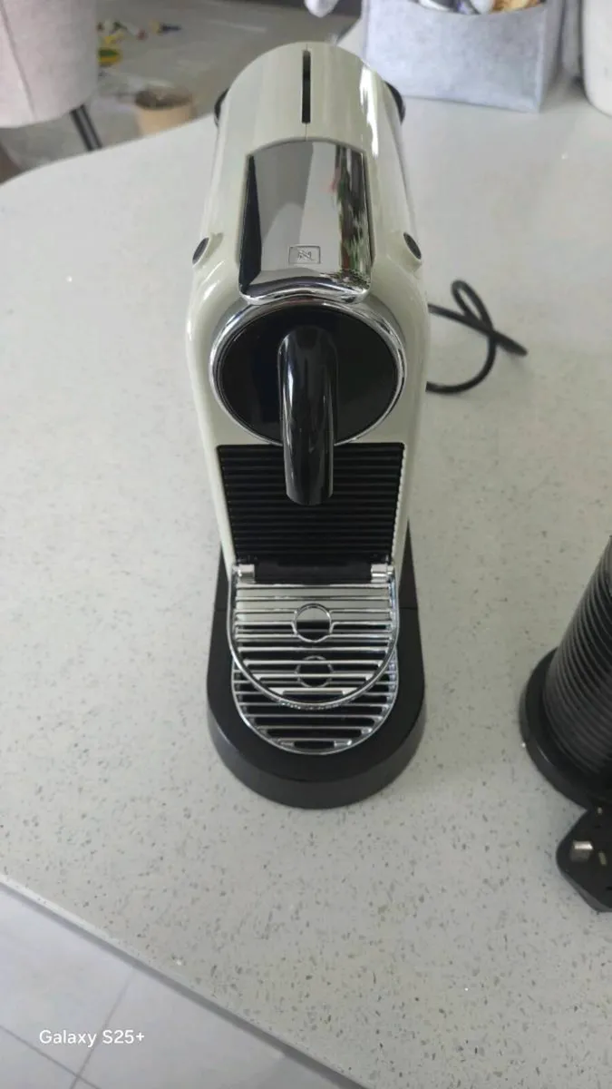 Nespresso Citiz Coffee Machine by De'Longhi - Image 2