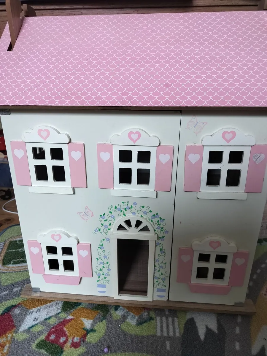 Wooden dolls house with accessories - Image 1