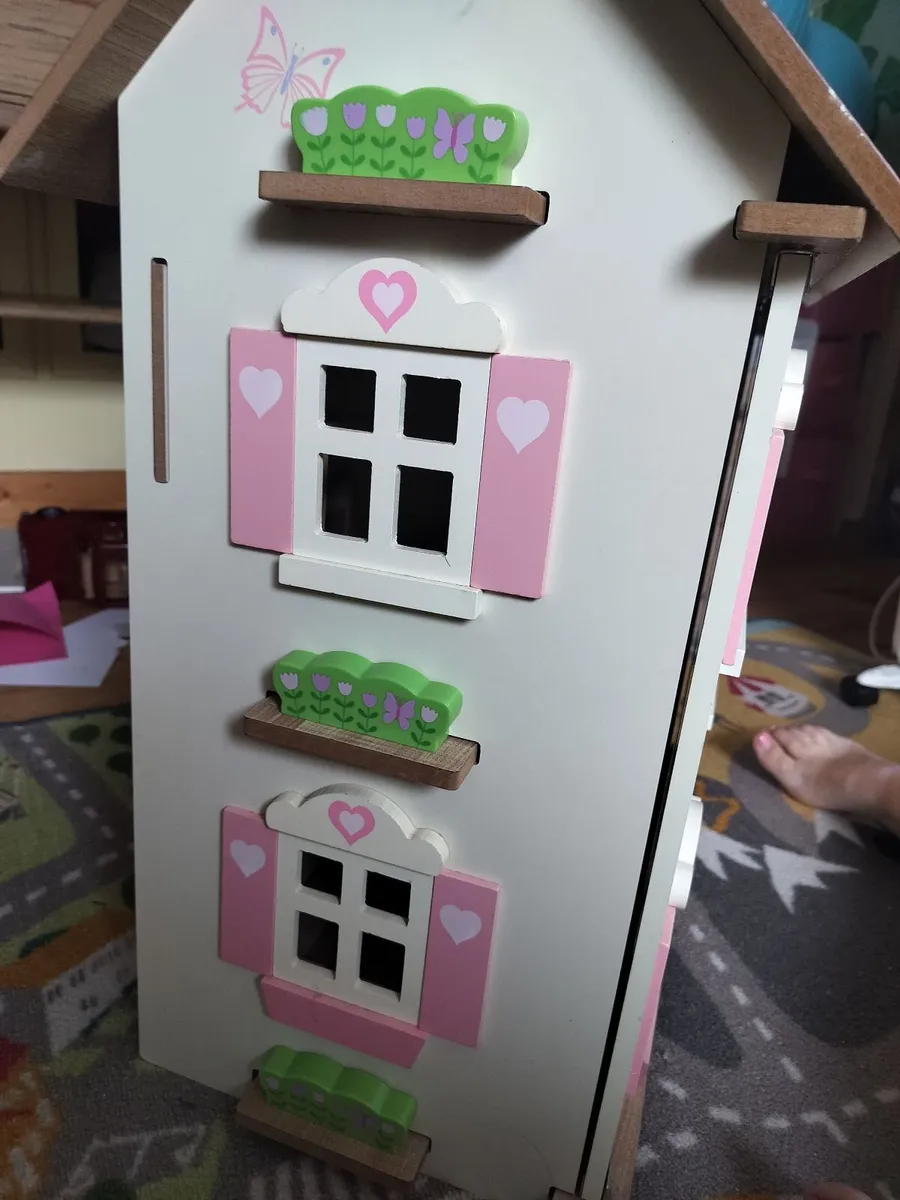 Wooden dolls house with accessories - Image 3