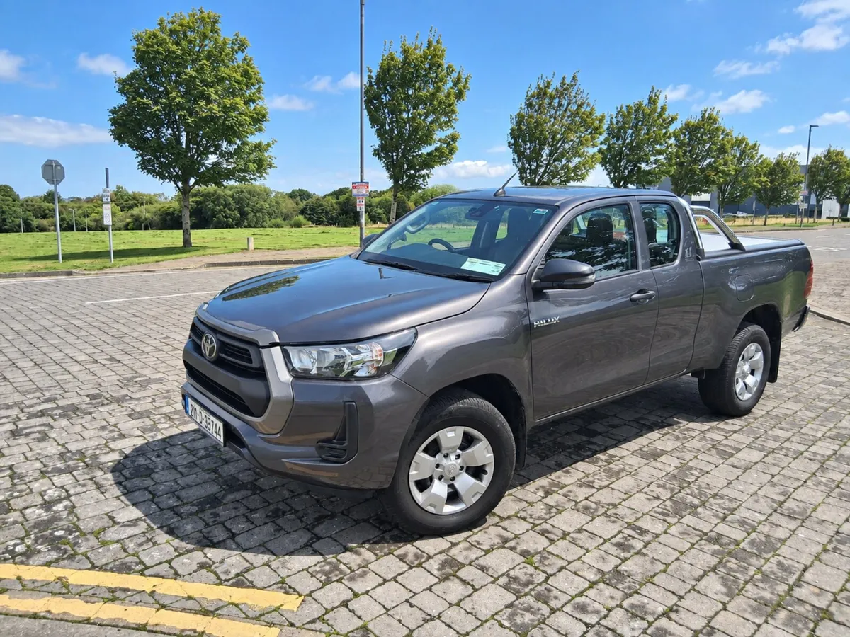Toyota Hilux 221 - Image 1