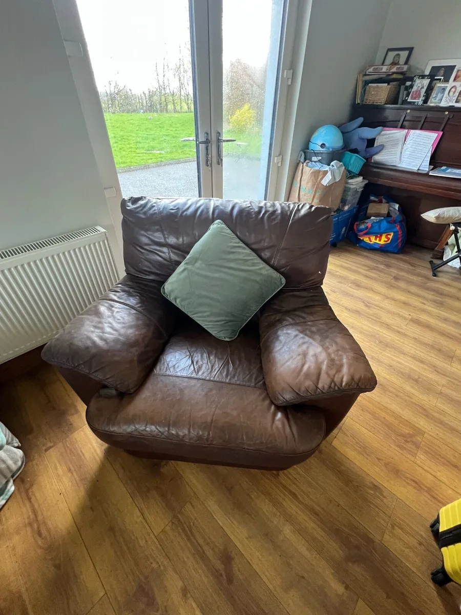 Brown leather suite - Image 3